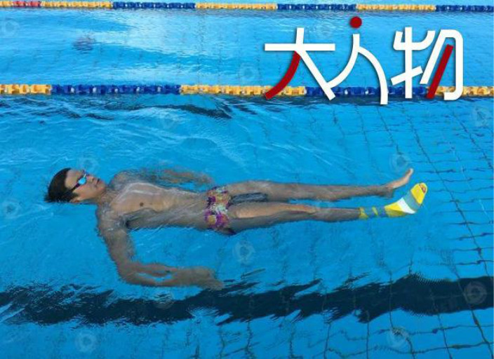 孫楊右腳骨折,帶傷堅持訓練 (網上圖片)