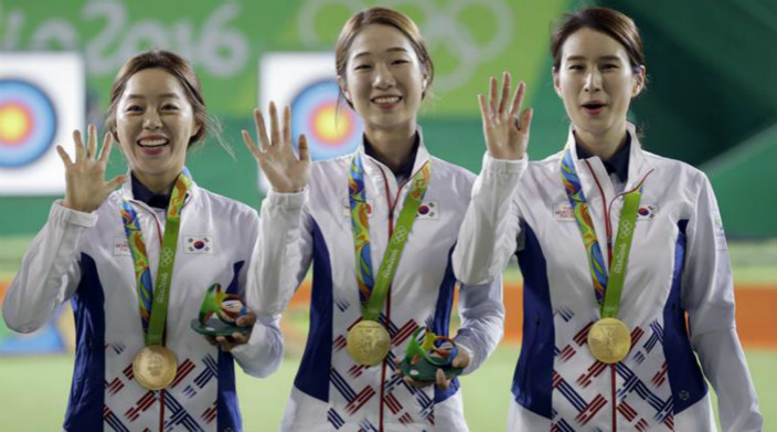 南韓女子射箭隊：（左起）張惠珍、崔美善、奇甫倍 （AP圖片）