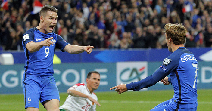 France's Kevin Gameiro, left, celebrates scoring his side's 4th goal with his teammate Antoine Griezman during a World Cup qualifying soccer match between France and Bulgaria at the Stade de France in Saint Denis, north of Paris, Friday, Oct. 7, 2016. (AP Photo/Michel Euler)