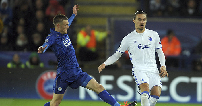 Leicester's Jamie Vardy, left, vies for the ball with Copenhagen's Erik Johansson during the Champions League Group G soccer match between Leicester City and FC Copenhagen at the King Power stadium in Leicester, England, Tuesday, Oct. 18, 2016. (AP Photo/Rui Vieira)