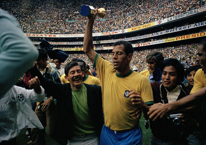 FILE - In this June 21, 1970 file photo, Brazil's team captain Carlos Alberto, center, holds up the golden Jules Rimet Trophy, after his team defeated Italy in the FIFA World Cup soccer final, at Azteca Stadium, in Mexico City. The Brazilian Football Confederation confirmed the death of 72-year-old Carlos Alberto on Tuesday, Oct. 25, 2016. (AP Photo/Gianni Foggia, File)