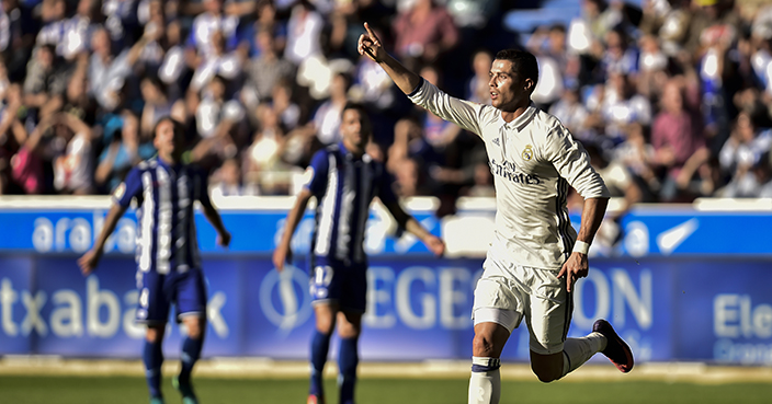 Real Madrid's Cristiano Ronaldo, foreground, gestures after scoring a second goal, during the Spanish La Liga soccer match between Real Madrid and Deportivo Alaves, at Mendizorroza stadium, in Vitoria, northern Spain, Saturday, Oct. 29, 2016. (AP Photo/Alvaro Barrientos)