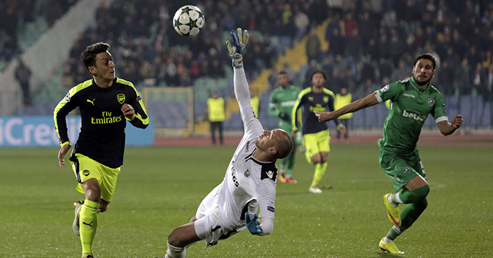 Arsenal's Mezut Ozil, left, scores past Ludogorets' Milan Borjan during the Champions League group A soccer match at Vassil Levski stadium in Sofia, Bulgaria, Tuesday, Nov. 1, 2016. (AP Photo/Valentina Petrova)