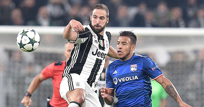 Juventus' Gonzalo Higuain, left, and Lyon's Corentin Tolisso go for the ball during a Champions League, Group H soccer match between Juventus and Lyon at the Juventus Stadium in Turin, Italy, Wednesday, Nov. 2, 2016. (Alessandro Di Marco/ANSA via AP)