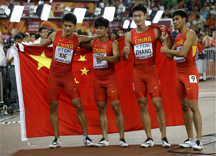 2015年北京田徑世錦賽中國接力隊歷史性摘得銀牌。（網上圖片）