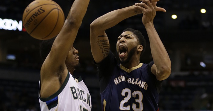 New Orleans Pelicans' Anthony Davis loses the ball as Milwaukee Bucks' Jabari Parker defends during the first half of an NBA basketball game Thursday, Nov. 10, 2016, in Milwaukee. (AP Photo/Jeffrey Phelps)