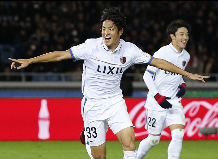 Kashima Antlers' Mu Kanazaki, left, celebrates after scoring a goal Auckland City during their match at the FIFA Club World Cup soccer tournament in Yokohama, near Tokyo, Thursday, Dec. 8, 2016. (AP Photo/Shuji Kajiyama)