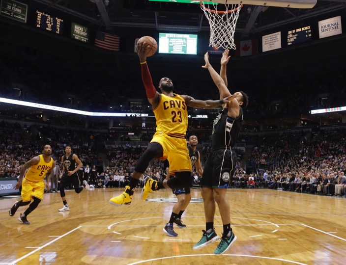 勒邦占士超越前輩摩西斯馬龍，躍居NBA史上累積得分第8。（AP圖片）