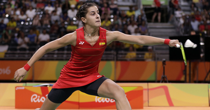 Spain's Carolina Marin plays against China's Li Xuerui during a women's singles semifinal match at the 2016 Summer Olympics in Rio de Janeiro, Brazil, Thursday, Aug. 18, 2016. (AP Photo/Kin Cheung)