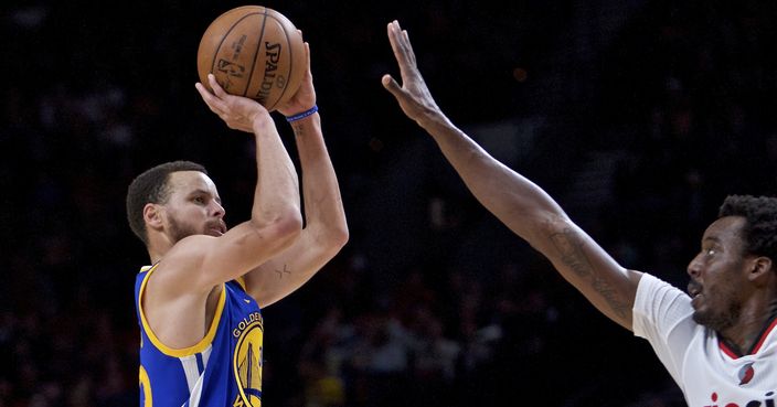 Golden State Warriors guard Stephen Curry, left, shoots a three-point basket over Portland Trail Blazers forward Al-Farouq Aminu during the first half of Game 4 of an NBA basketball first-round playoff series, Monday, April 24, 2017, in Portland, Ore. (AP Photo/Craig Mitchelldyer)