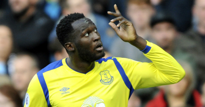 Everton's Romelu Lukaku celebrates after scoring during the English Premier League soccer match between Manchester City and Everton at the Etihad Stadium in Manchester, England, Saturday, Oct. 15, 2016. (AP Photo/Rui Vieira)