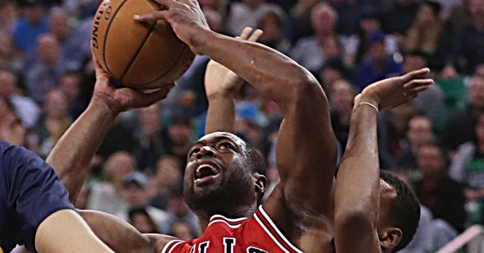 Chicago Bulls guard Dwyane Wade, left, shoots the ball past Utah Jazz guard Rodney Hood, right, during the first half at an NBA basketball game on Thursday, Nov. 17, 2016, in Salt Lake City. (AP Photo/George Frey)