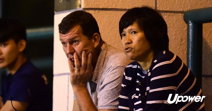 列卡度(左)與足總女子足球經理黃若玲 本網記者攝