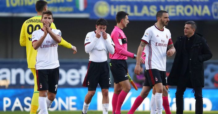 Milan's players leave the pitch at the end of the Italian Serie A soccer match between Verona and Milan at Bentegodi stadium in Verona, Italy, Sunday, Dec. 17, 2017. (Simone Venezia/ANSA via AP)