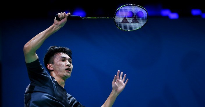 DUBAI, UNITED ARAB EMIRATES - DECEMBER 14: NG Ka Long Angus of Honk Kong in action during his mens singles match against Viktor Axelsen of Denmark on Day One of the BWF Dubai World Superseries Finals on December 14, 2016 in Dubai, United Arab Emirates. (Photo by Charlie Crowhurst/Getty Images)
