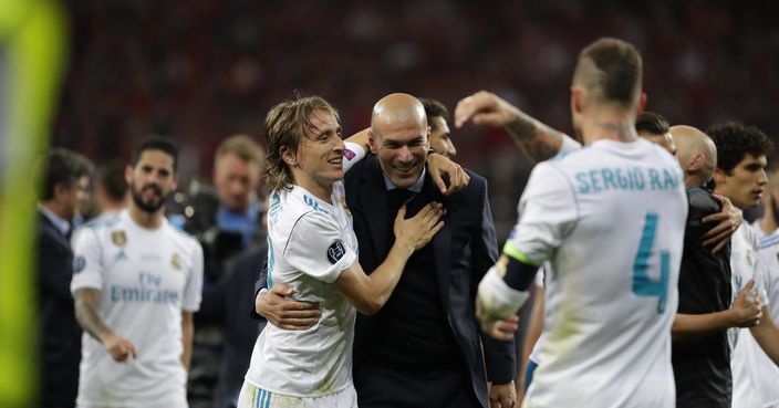 Real Madrid coach Zinedine Zidane, center, celebrates with his team after winning the Champions League Final soccer match between Real Madrid and Liverpool at the Olimpiyskiy Stadium in Kiev, Ukraine, Saturday, May 26, 2018. (AP Photo/Sergei Grits)