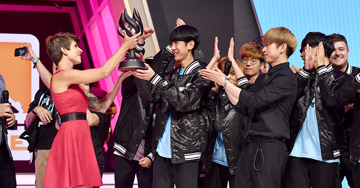 NEW YORK, NY - JULY 28:  London Spitfire Team celebrates onstage after winning the Overwatch League Grand Finals - Day 2 at Barclays Center on July 28, 2018 in New York City.  (Photo by Bryan Bedder/Getty Images for Blizzard Entertainment )