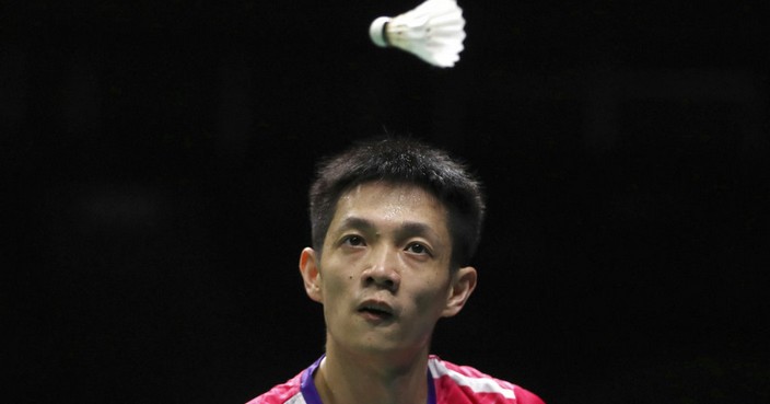 Daren Liew of Malaysia plays a shot while competing against Kento Momota of Japan in their men's badminton semifinal match at the BWF World Championships in Nanjing, China, Saturday, Aug. 4, 2018. (AP Photo/Mark Schiefelbein)