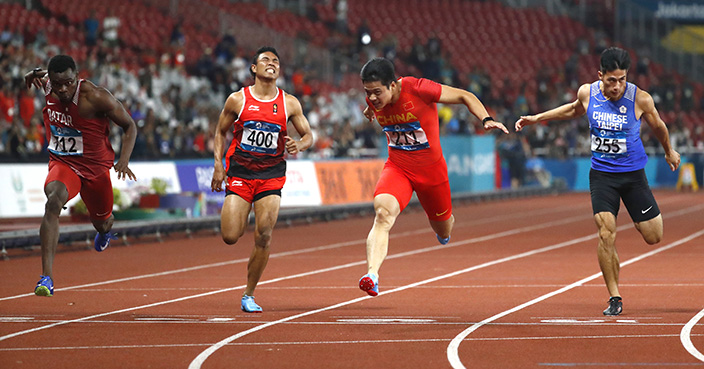 China's Su Bingtian, second right, crosses the finish line to win the men's 100m final during the athletics competition at the 18th Asian Games in Jakarta, Indonesia, Sunday, Aug. 26, 2018. (AP Photo/Bernat Armangue)