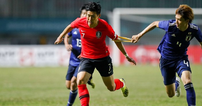 South Korea's Son Heung-min, left, duels for the ball against Japan's Kou Itakura during the soccer men's gold medal match at the 18th Asian Games in Bogor, Indonesia, Saturday, Sept. 1, 2018. (AP Photo/Bernat Armangue)