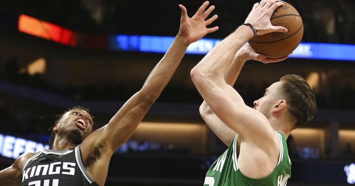 Boston Celtics forward Gordon Hayward, right, goes up for the go-ahead shot against Sacramento Kings guard Buddy Hield in the closing moments of the Celtics' 111-109 win in an NBA basketball game Wednesday, March 6, 2019, in Sacramento, Calif. (AP Photo/Rich Pedroncelli)