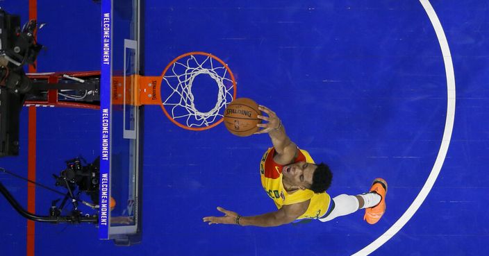 Milwaukee Bucks' Giannis Antetokounmpo dunks during the first half of the team's NBA basketball game against the Philadelphia 76ers, Thursday, April 4, 2019, in Philadelphia. Milwaukee won 128-122. (AP Photo/Matt Slocum)