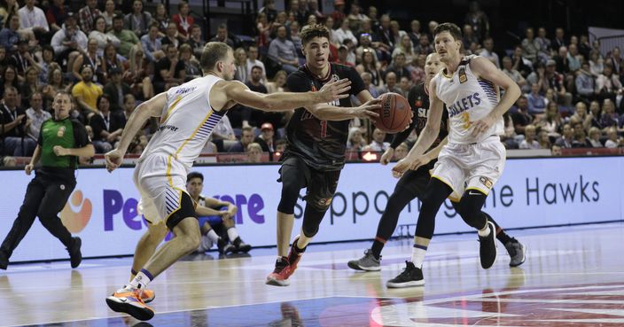 WOLLONGONG, AUSTRALIA - OCTOBER 06: LaMelo Ball of the Hawks controls the ball during the match between the Illawarra Hawks and the Brisbane Bullets at WIN Sports & Entertainment Centre on October 06, 2019 in Wollongong, Australia. (Photo by Brook Mitchell/Getty Images)