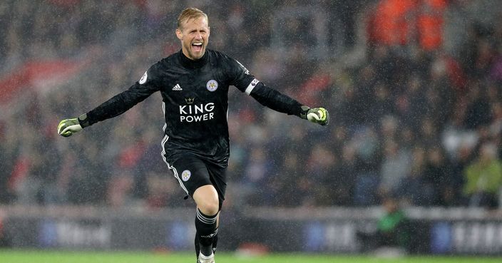 SOUTHAMPTON, ENGLAND - OCTOBER 25: Kasper Schmeichel of Leicester City celebrates during the Premier League match between Southampton FC and Leicester City at St Mary's Stadium on October 25, 2019 in Southampton, United Kingdom. (Photo by Naomi Baker/Getty Images)