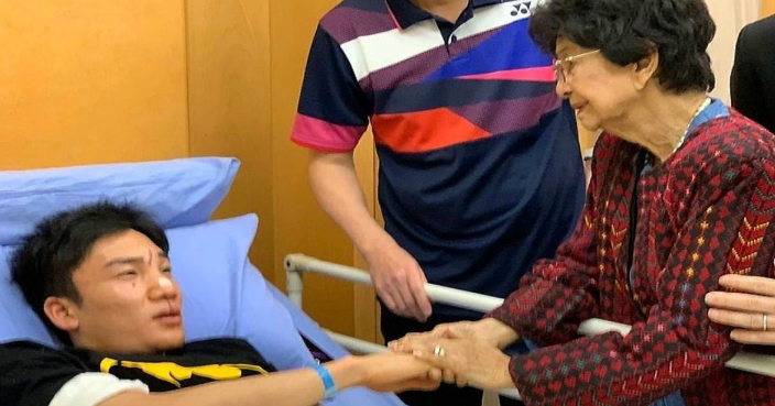 馬來西亞總理夫人、本身是醫院的茜蒂哈斯瑪女士到醫院探望桃田。 網上圖片