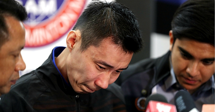 Malaysian badminton player Lee Chong Wei cries during a press conference in Putrajaya, Malaysia, Thursday, June 13, 2019. Former World No. 1-ranked Lee has announced his retirement from badminton after 19 years following his battle with cancer. (AP Photo/Vincent Thian)