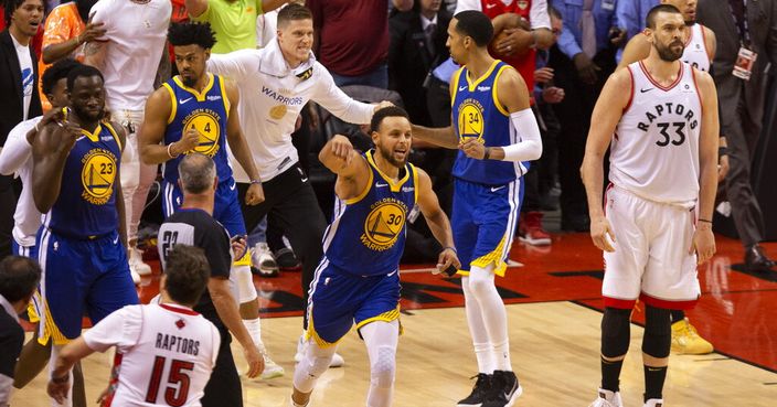 Golden State Warriors' Stephen Curry (30) celebrates at the final buzzer as his team defeated the Toronto Raptors 106-105 in Game 5 of the NBA Finals in Toronto on Monday June 10, 2019. (Chris Young/The Canadian Press via AP)
